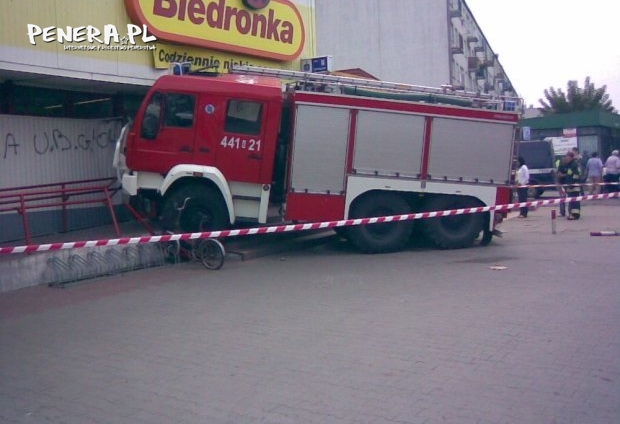 Promocje w Biedronce działają nawet na strażaków