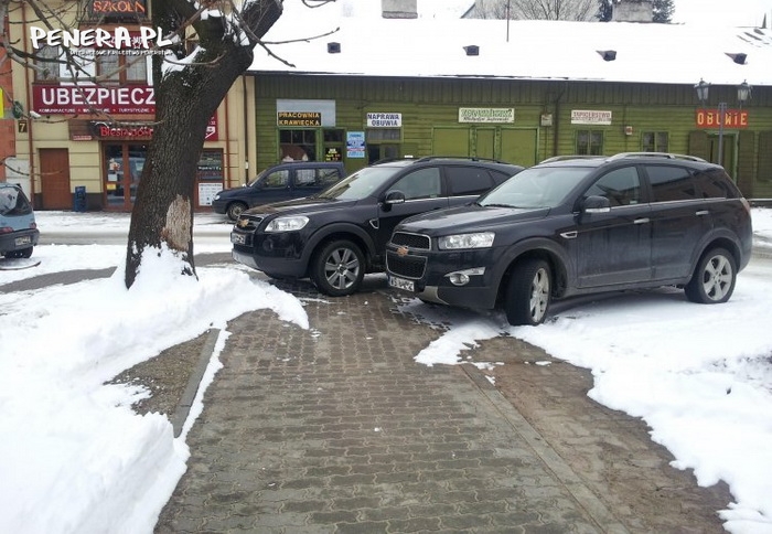 Jakim trzeba być debilem żeby tak zaparkować?