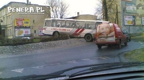 Nieudany drift autobusem